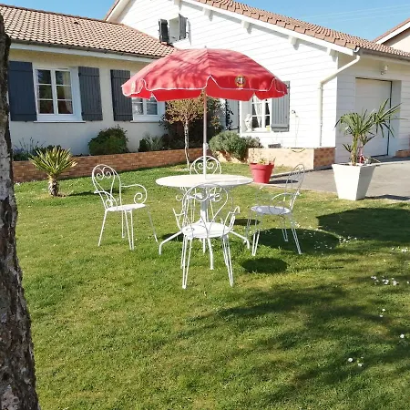 D'hotes Le Clos De La Presle Bed & Breakfast 4*